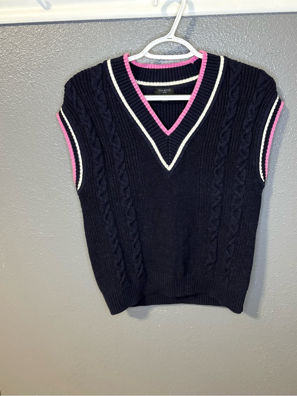 Talbots Women's Cable Knit Sweater Vest size petit M (SKU 174)